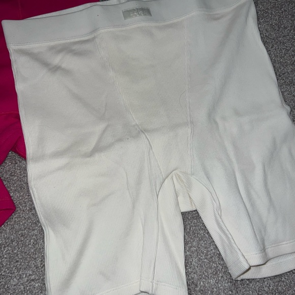 Skims Raspberry and Bone Cotton Rib Boxers - Picture 3 of 9